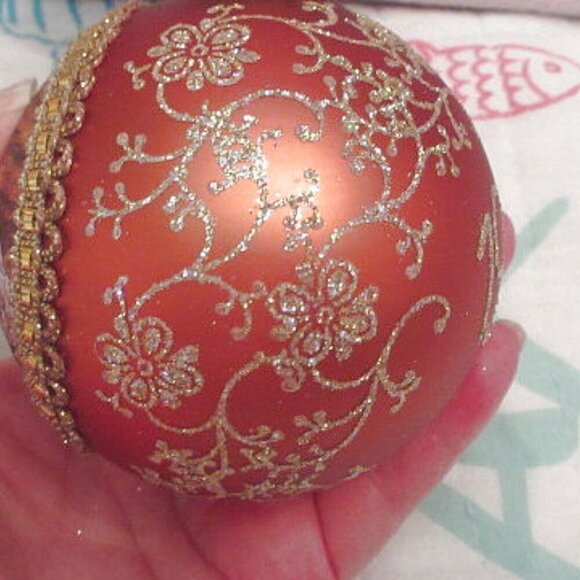 Vtg Masters On Silk Hand Painted Glass Ornament Lodge Scene Christmas 1994 NOS - Picture 5 of 7